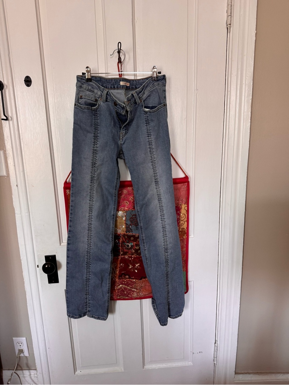 Levi’s Women's Straight Leg Jeans in Medium Blue - Split Front Legs